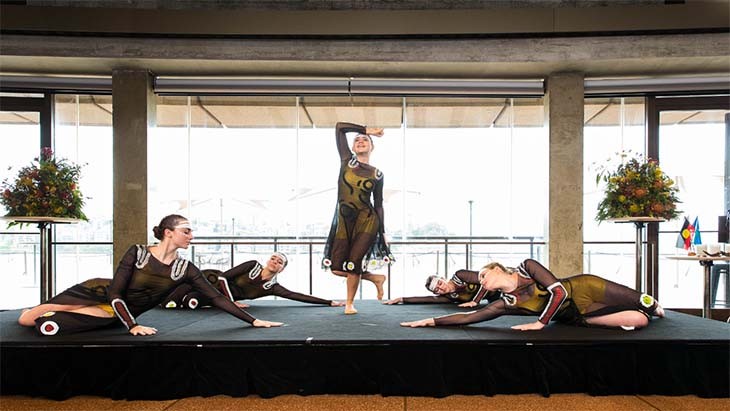Nanga Mai dancers